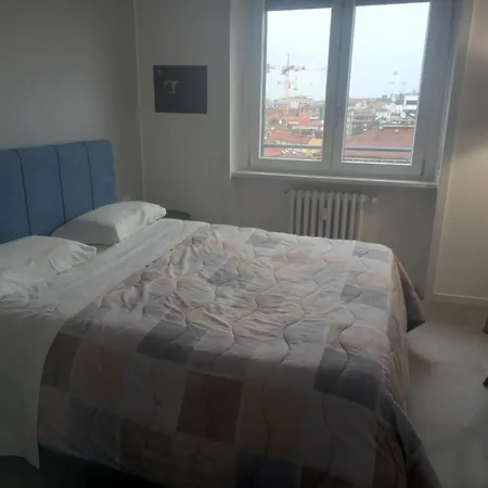 Centre Porta Romana With Free Parking Garage - Newly Cozy 2 Bedrooms With 2 Bathrooms Living Fully Equipped Kitchen And Washing Machine Smart Tv - Subway Metro 3 Stops To Duomo *