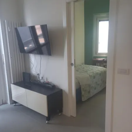 Centre Porta Romana With Free Parking Garage - Newly Cozy 2 Bedrooms With 2 Bathrooms Living Fully Equipped Kitchen And Washing Machine Smart Tv - Subway Metro 3 Stops To Duomo