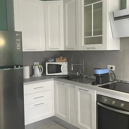 Centre Porta Romana With Free Parking Garage - Newly Cozy 2 Bedrooms With 2 Bathrooms Living Fully Equipped Kitchen And Washing Machine Smart Tv - Subway Metro 3 Stops To Duomo Lejlighed