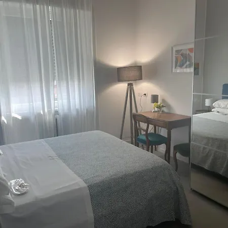 Centre Porta Romana With Free Parking Garage - Newly Cozy 2 Bedrooms With 2 Bathrooms Living Fully Equipped Kitchen And Washing Machine Smart Tv - Subway Metro 3 Stops To Duomo