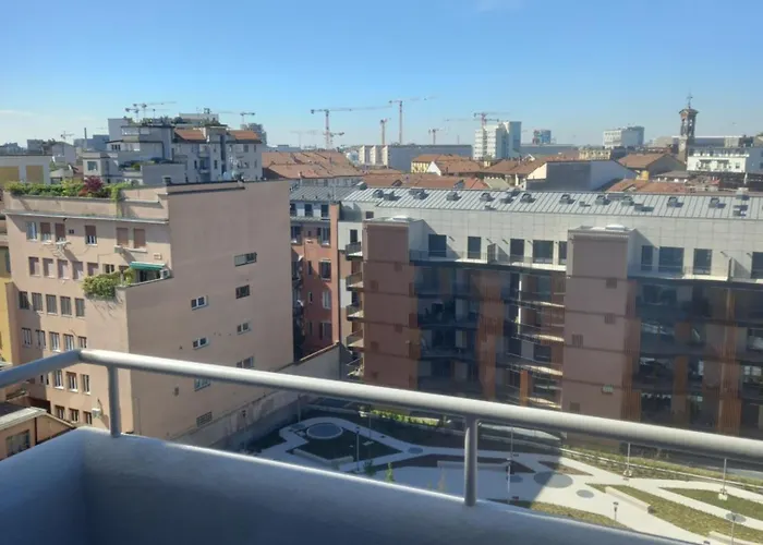 With Free Parking Garage - Con Parcheggio Incluso Nuovo Con 2 Da Letto E Due Bagni - New With 2 Bdrooms 2 Bathrooms- Jellow Subway Metro Gialla Porta Romana 3 Stops To Duomo Lägenhet